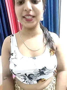 Maahhii_2 on StripChat 