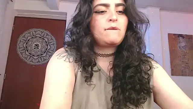 Marci_owo — open pussy lips amnd fingering
