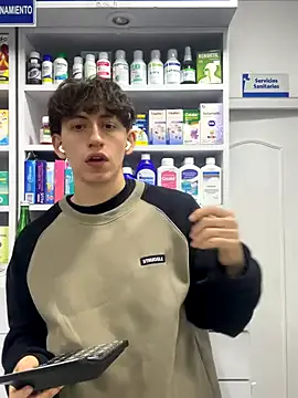 MaxiDoctor1 — TOTALLY NAKED + 1 FINGER IN ASS 