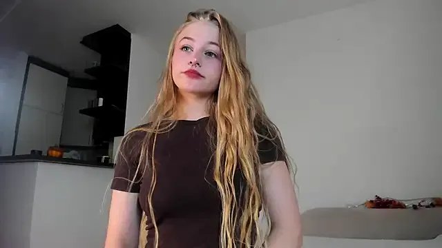 MiaMews on StripChat 