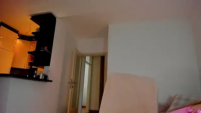 MiaMews on StripChat 