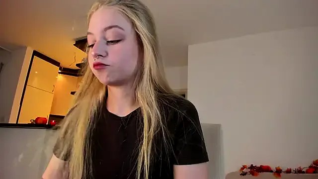 MiaMews on StripChat 