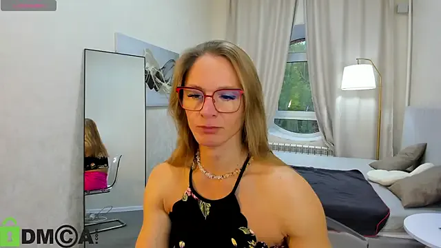 Milf_Tea — Lick two fingers