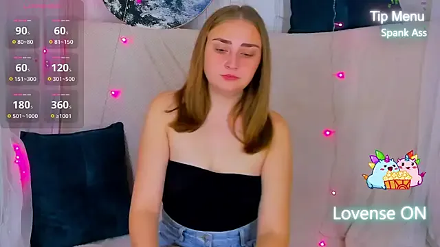 MilliStrii — doggy w/o panties!