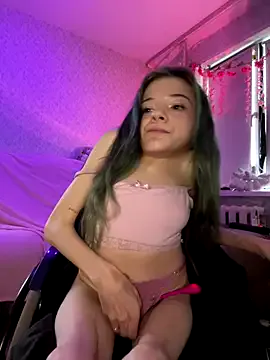 MiniSophiaa — show pussy close up