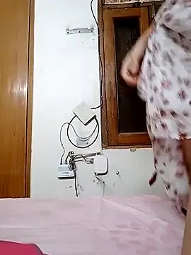 miss_raavy on StripChat 