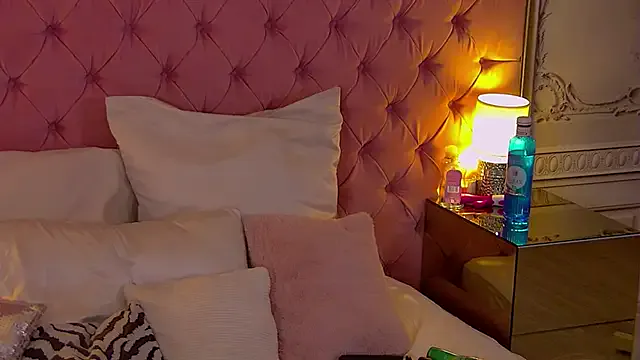 MisshaNight on StripChat 