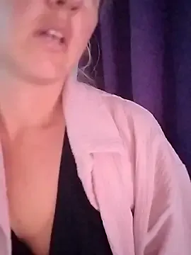 Mllesha74000 on StripChat 