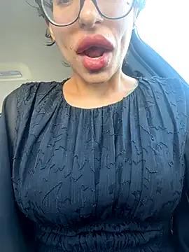 Freechat myloveforyouu on StripChat