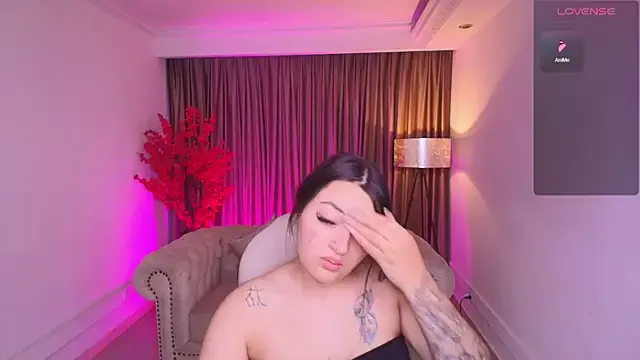 nina_west — FINGERING IN PUSSY DOGGYSTYLE