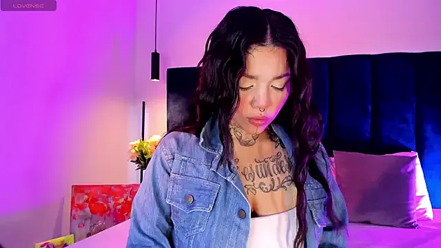 NinaInk on StripChat 