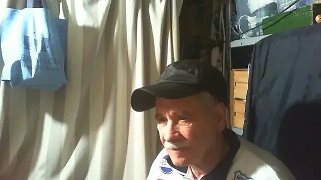 nonnomaturobisex on StripChat 