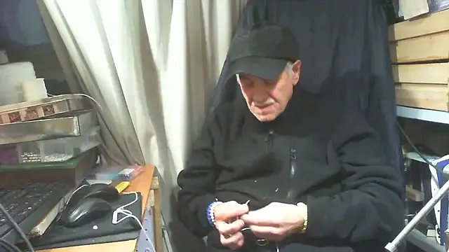 nonnomaturobisex on StripChat 