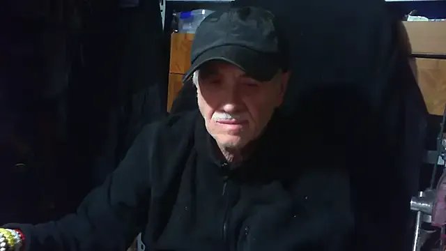 nonnomaturobisex on StripChat 