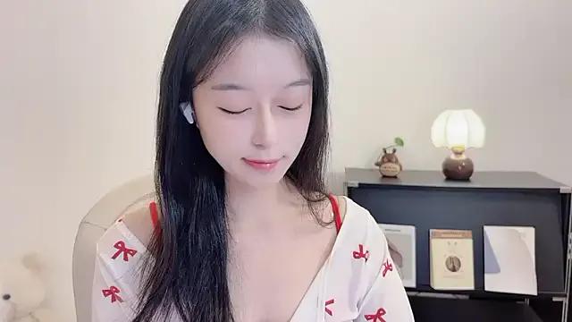 Freechat Onechestnut on StripChat