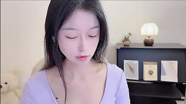 Freechat Onechestnut on StripChat