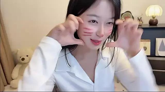 Freechat Onechestnut on StripChat