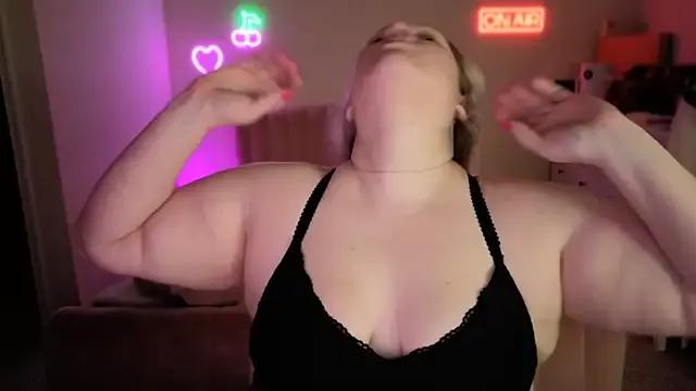 PiggyRose on StripChat 