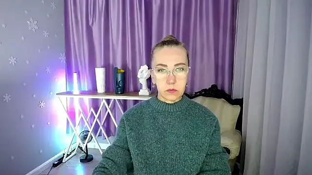 queen_a_n_i on StripChat 