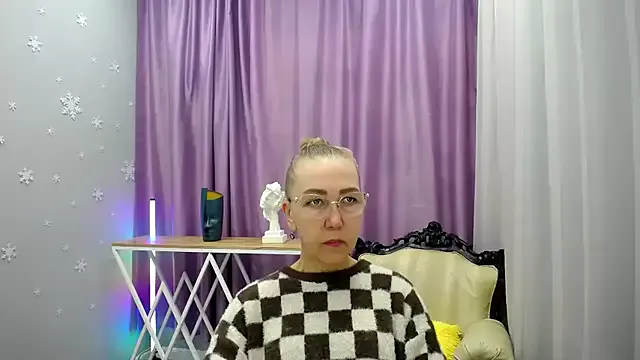 queen_a_n_i on StripChat 