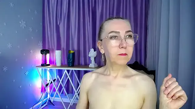 queen_a_n_i on StripChat 