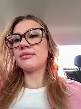 RinaCat — Show nips in public