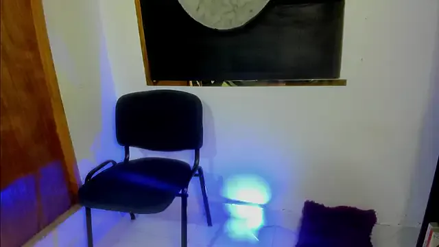 Roxannelorence_ — Spit tits