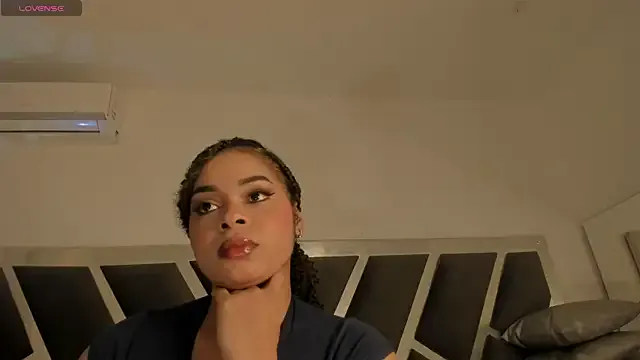 Samanntha_Rose — Suck Dildo with a lot of saliva in tits