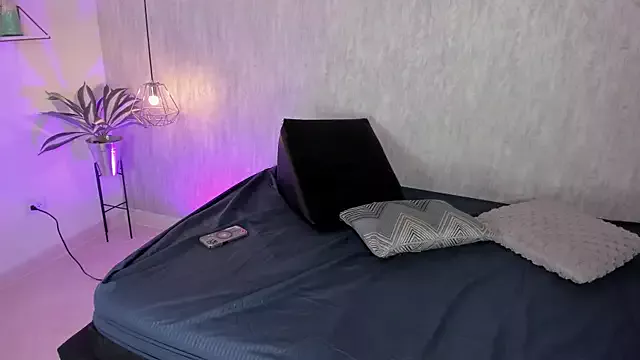sara_zc on StripChat 
