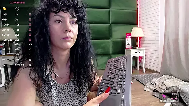 SelenSummer on StripChat 