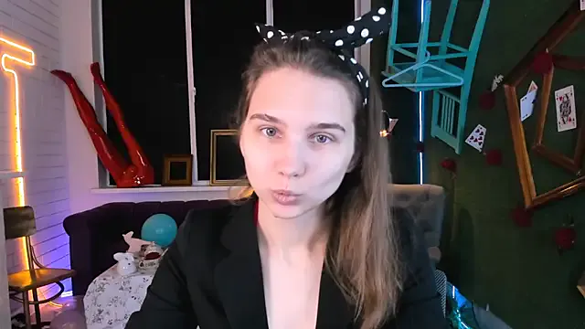 TessaMill — I'll change the lipstick color.