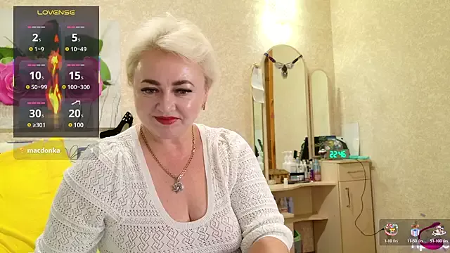 Viki100paradise on StripChat 