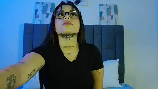 Vivianita_Lov19 on StripChat 