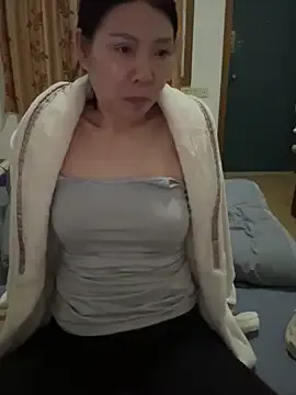 xiiuuff18 on StripChat 