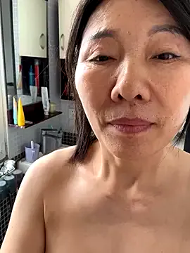 xiiuuff18 on StripChat 