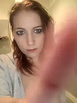 XLisaxx — Faites moi vibrer sous la douche 
